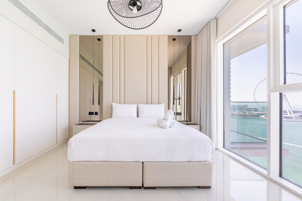 Luxury Coastal Escape: Bright 3BR Apt – La Vie JBR gallery image 2
