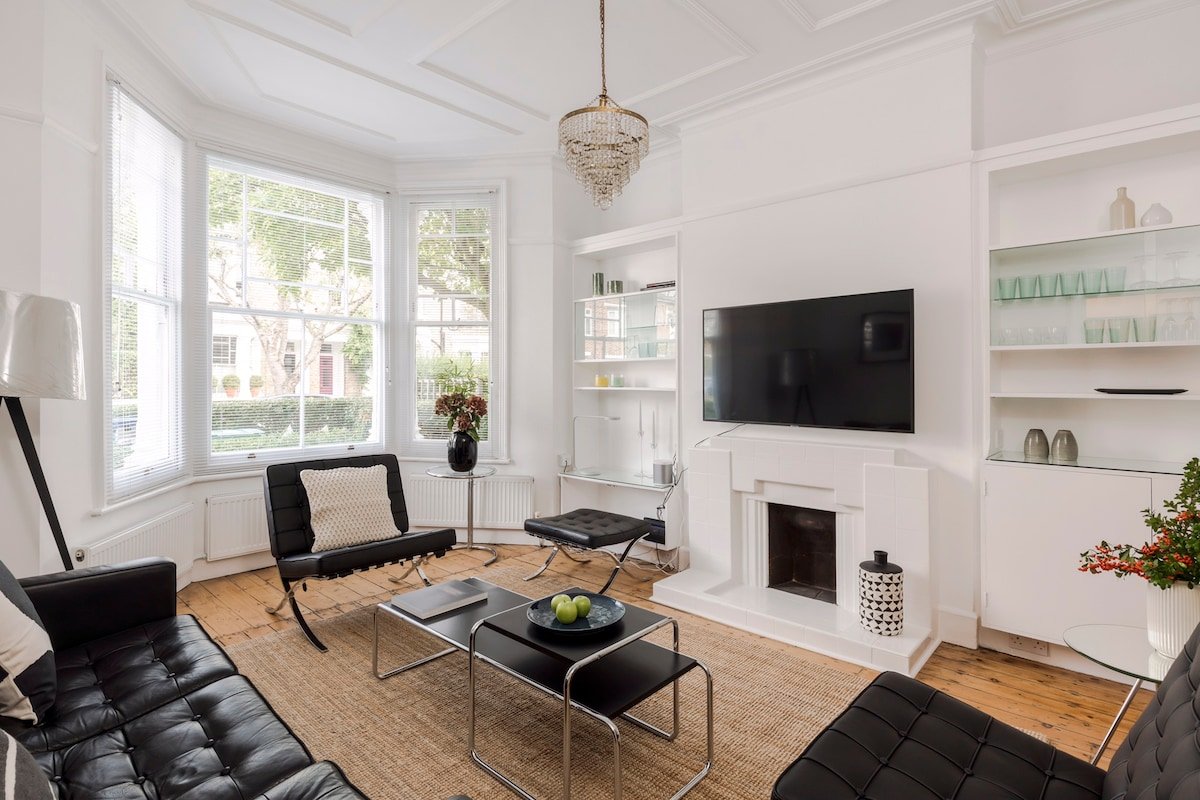 Modern Victorian House NEW LISTING 15min to centre gallery image 2