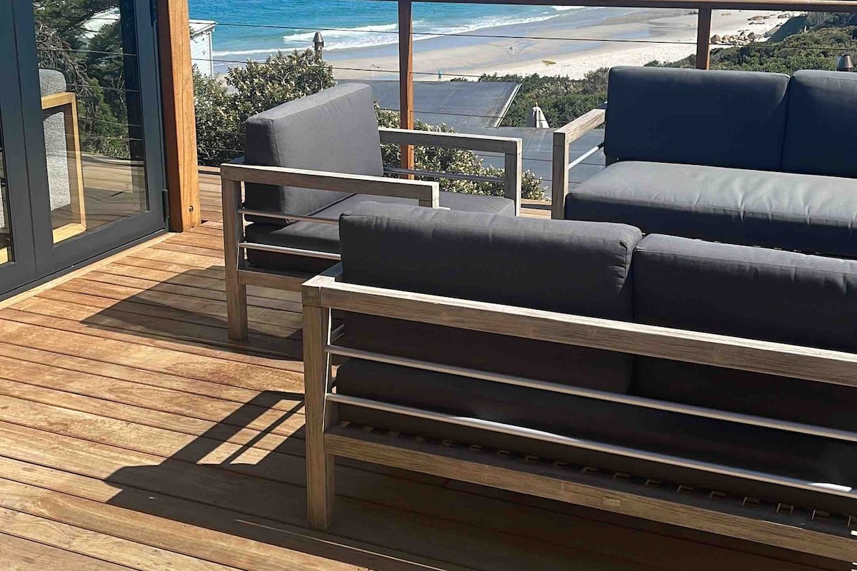 Barefoot Luxury Llandudno Beach Villa gallery image 2