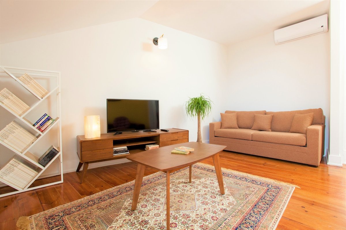 Cosy Apartment with Stunning River view in Alfama gallery image 4