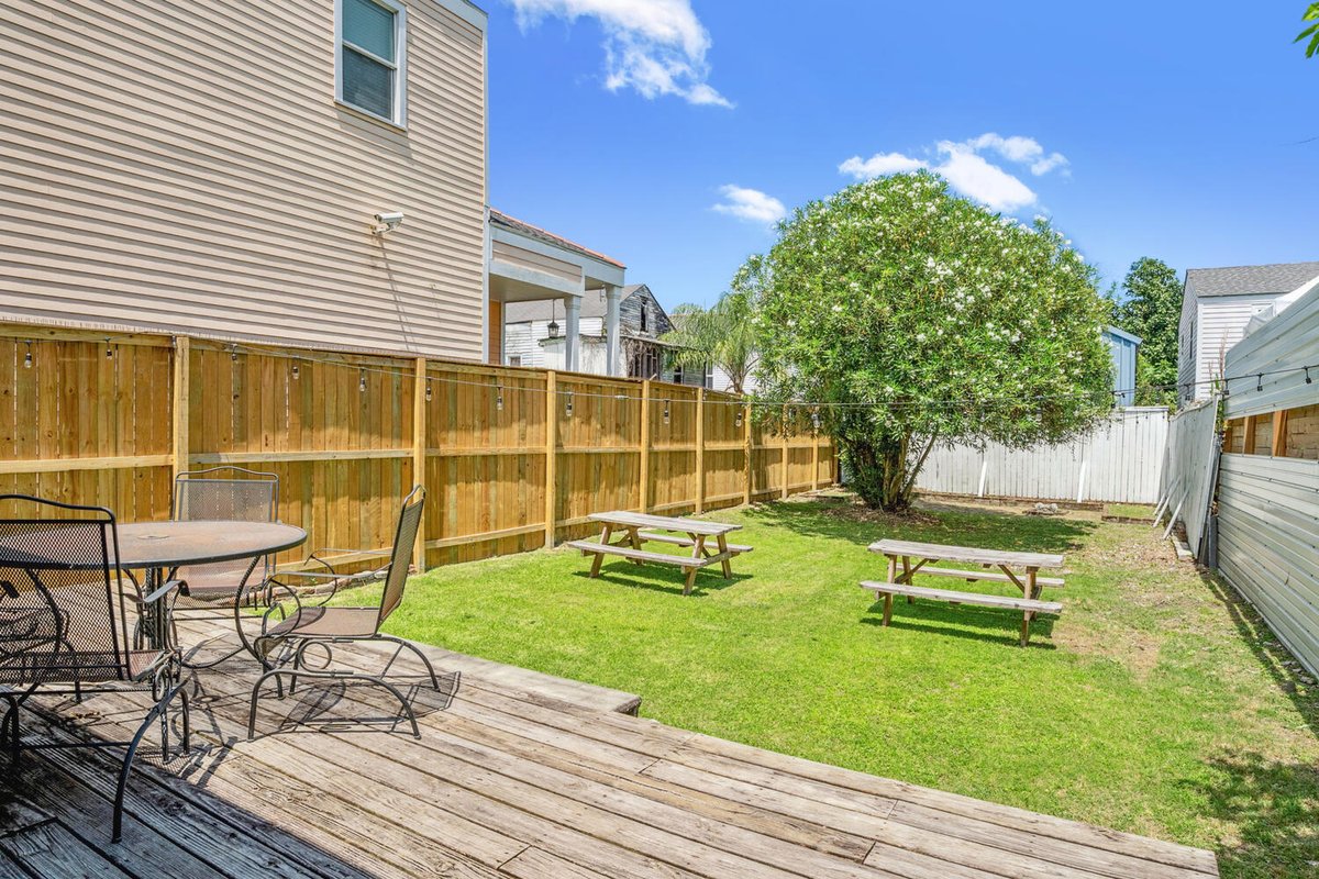 Home Steps to Frenchmen St with Big Yard