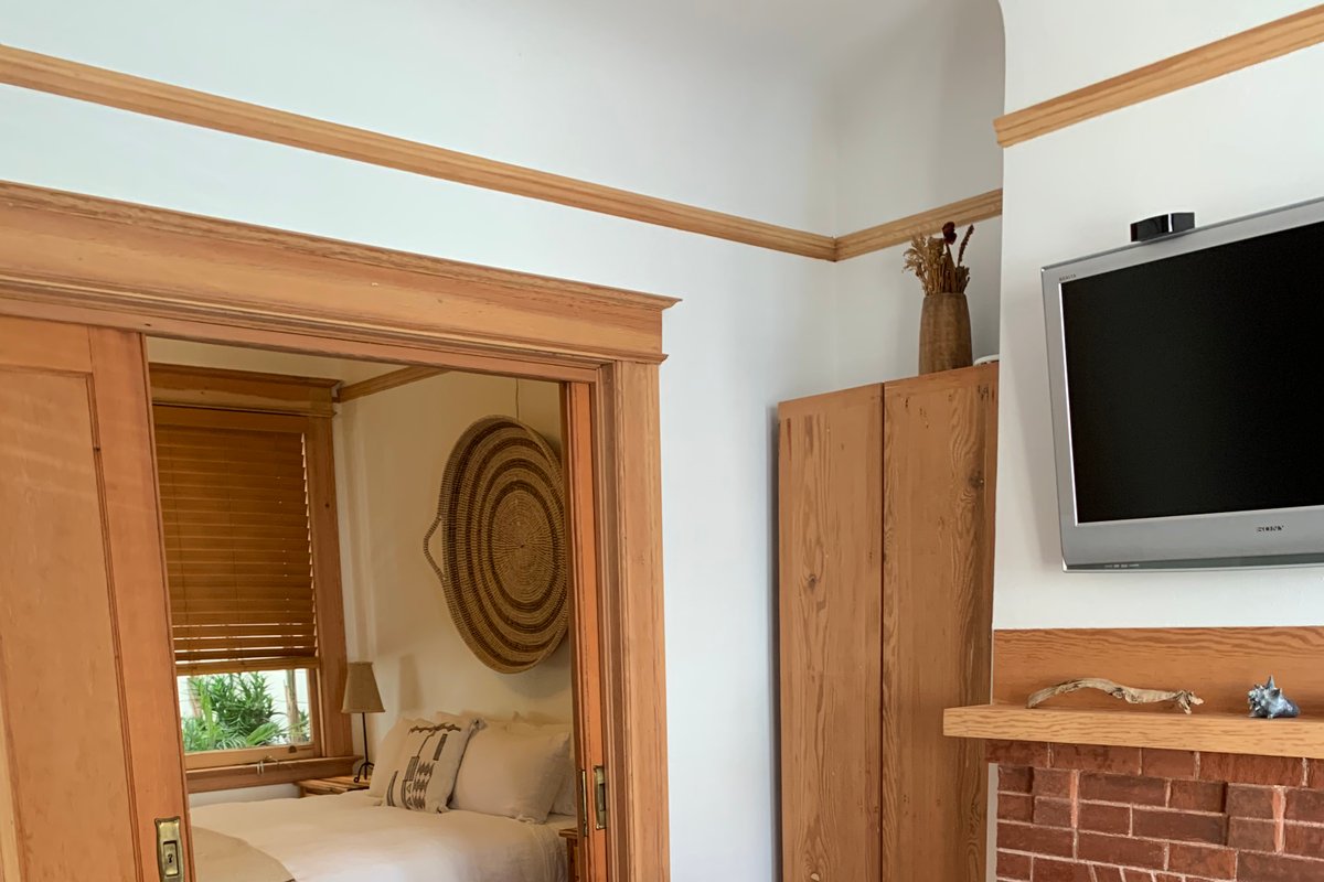 Elegant Edwardian North beach apt with parking