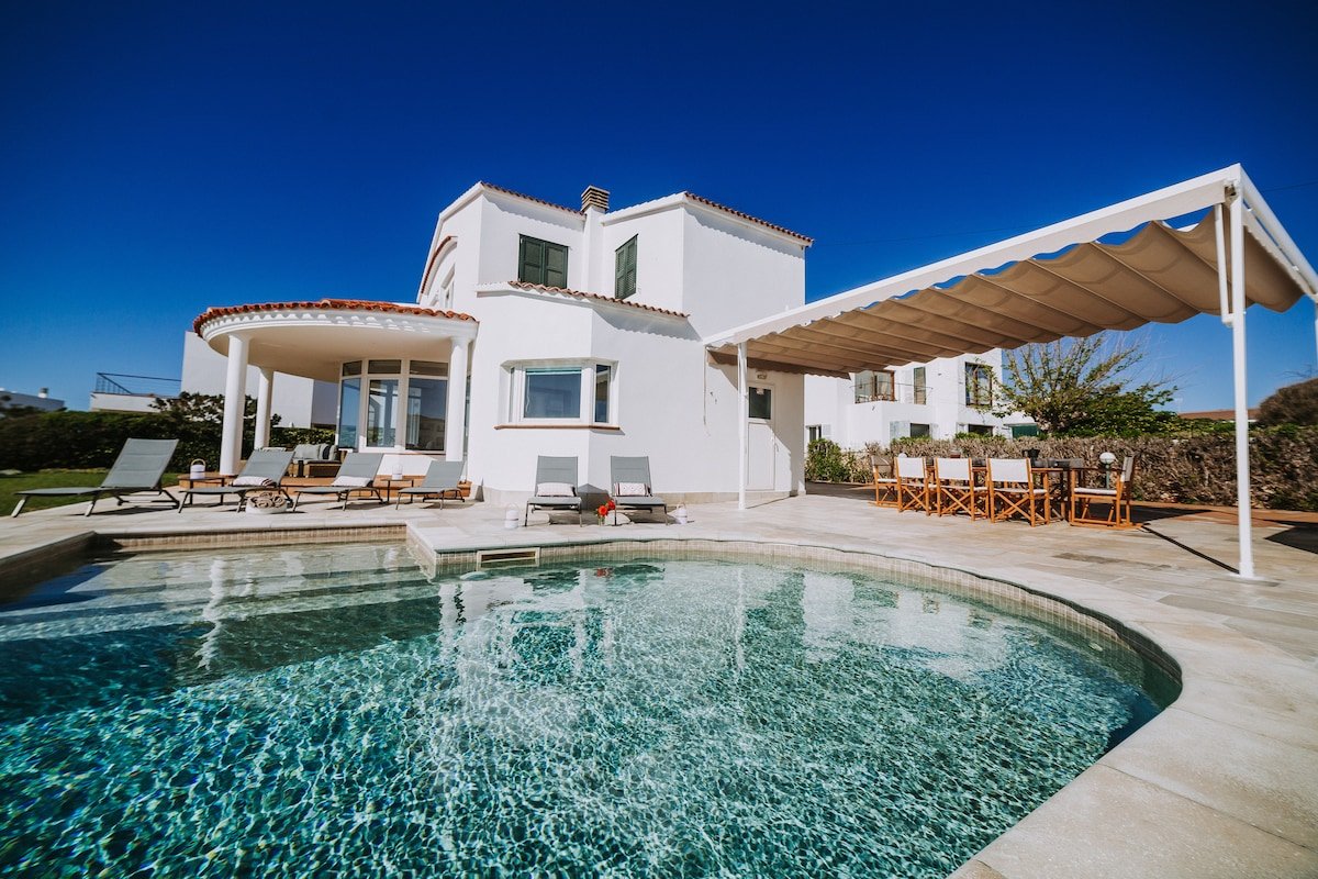OCEANFRONT MEDITERRANEAN LUXURY VILLA IN MENORCA gallery image 3