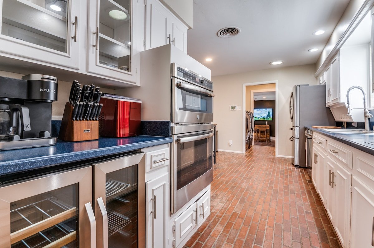 Heated Pool, Golf & Poker Room gallery image 5