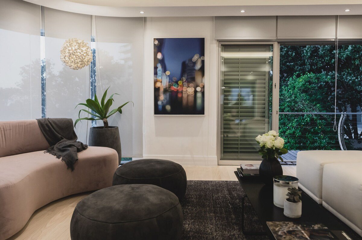 Bantry Bay Seaside Lux Apartment gallery image 5