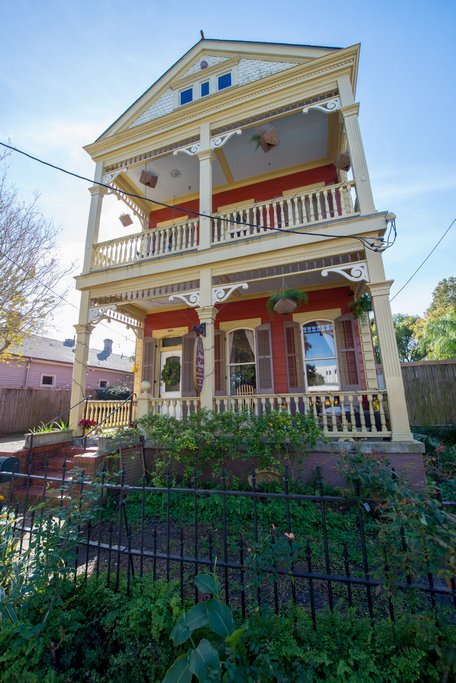 Macarty House: 8 Bedroom Resort with Pool!