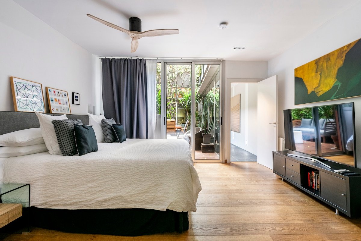 Fira Barcelona Holidays: Festive Family Home gallery image 3