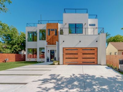 Large Contemporary 5 BR Home