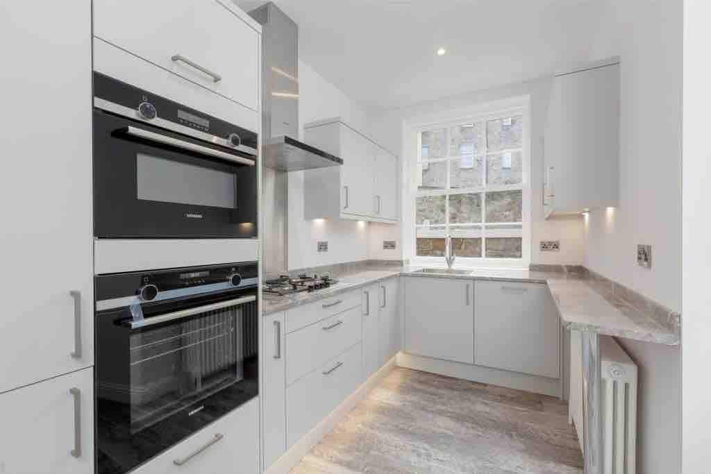 Newly Refurbished-Central Location- 2 Bedroom Flat gallery image 4