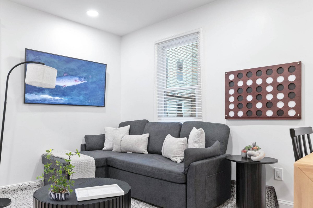 LUX Retreat | Yard Parking Subway | Harvard/MIT/BU