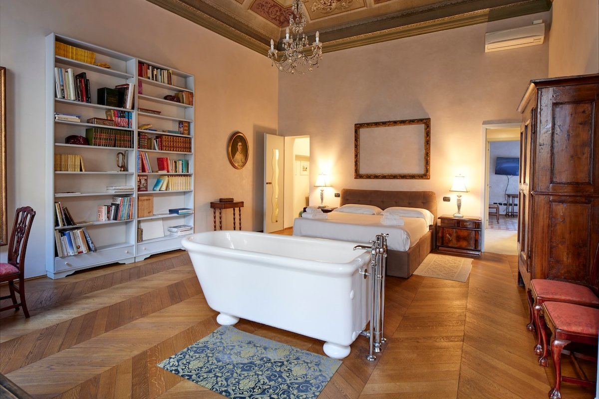 La Marmora, Historic Frescoed Home in Florence gallery image 3