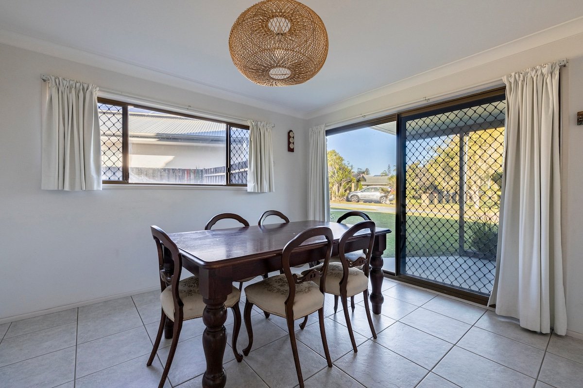 Kingscliff beach house, heated pool, ducted aircon gallery image 4