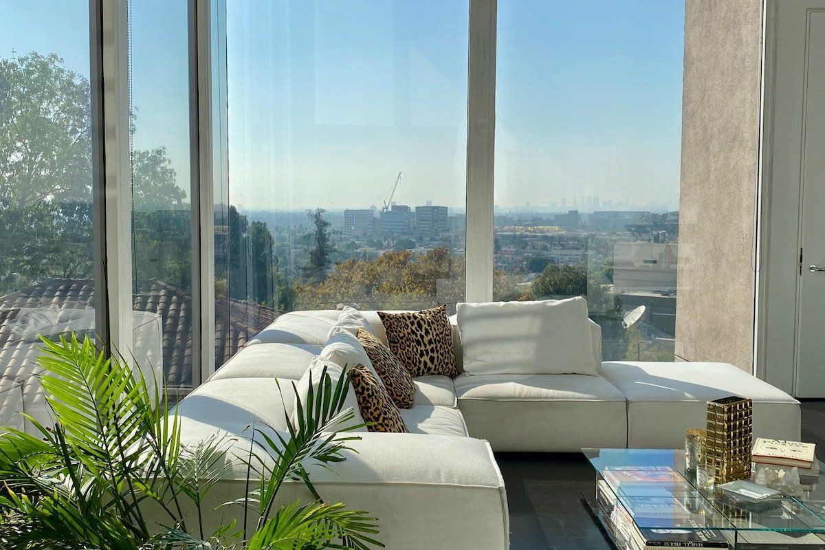 Los Feliz architectural house with pool and views gallery image 4