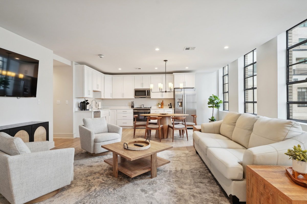 Spacious 3BD Unit w/ Pool, Walk to French Quarter gallery image 2