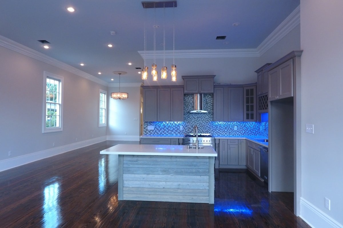 Walk to Bourbon/French Quarter 6 beds gallery image 3