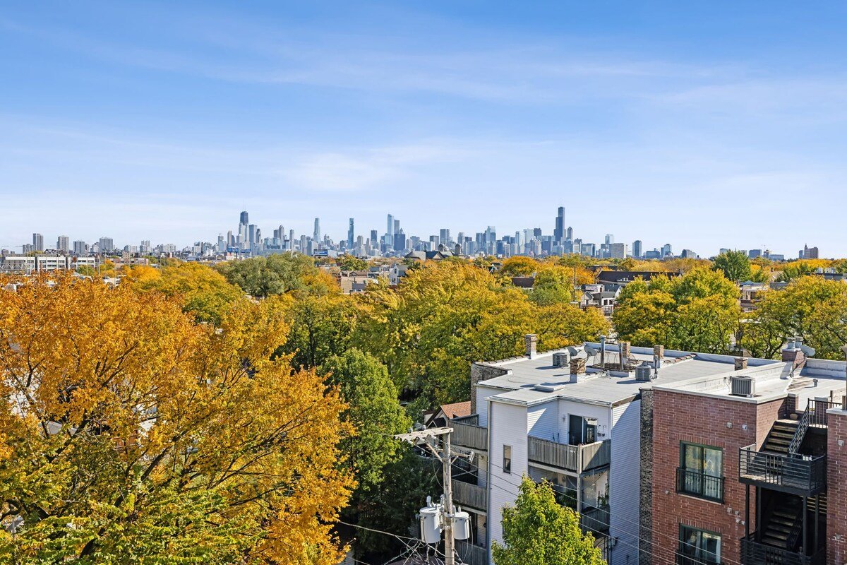 14min Dwnt Chicago 2Bath Free Garage Park &Balcony gallery image 3