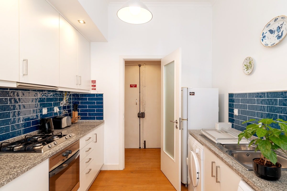 Hyper Central 2 bedroom next to the elevator gallery image 5