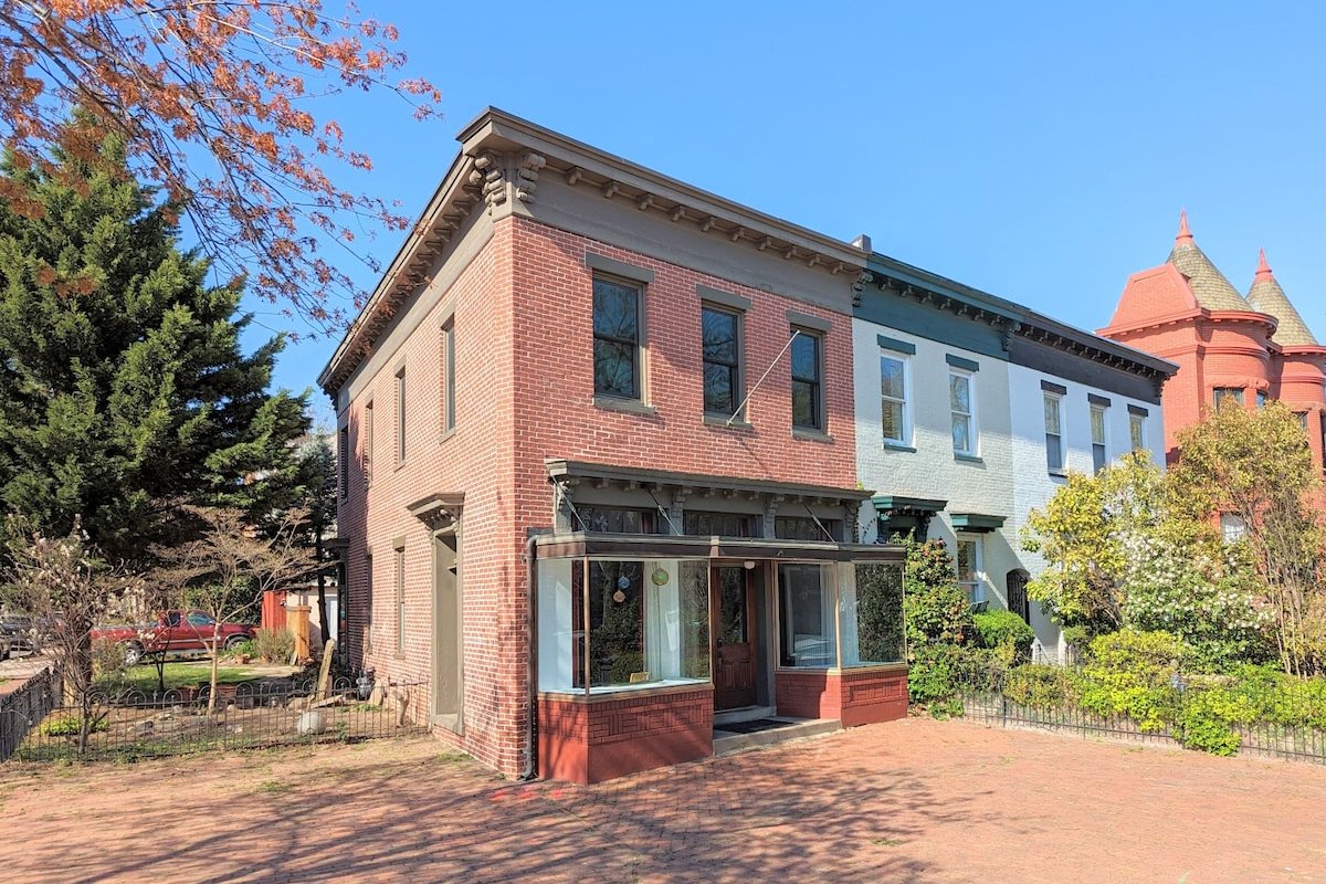 Unique Home with Parking gallery image 4