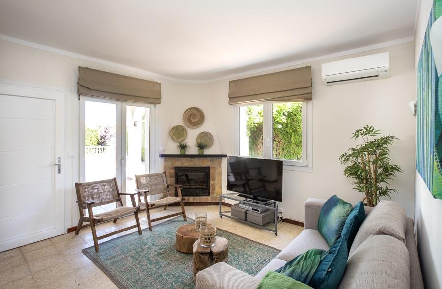 Villa on the canal with 3 bedrooms, swimming pool gallery image 4