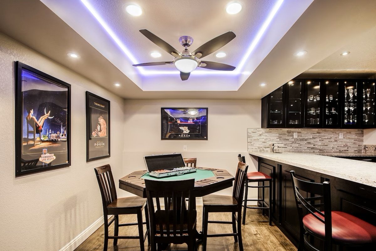 Beautiful, Private, Fun & Close to Strip! gallery image 5