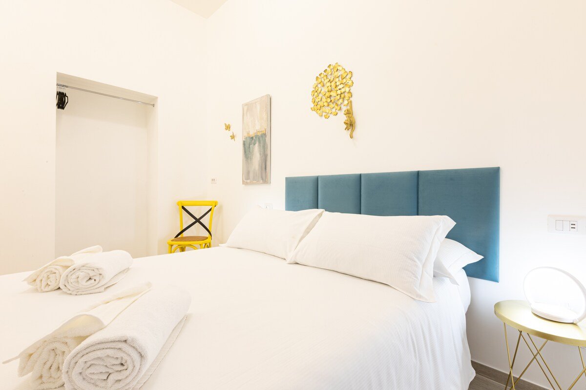 Trastevere Exclusive Three Bedroom Apartment gallery image 3