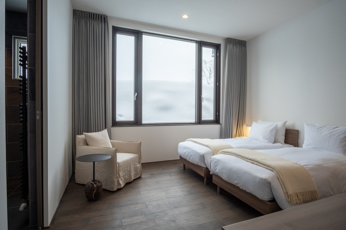 Song Saa | Designer 6-bedroom Chalet w Tatami Room gallery image 3