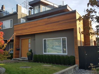 Modern 4 Bedroom Home – Huge rooftop patio