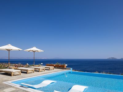 Seafront elegant villa,infinity pool &devine views