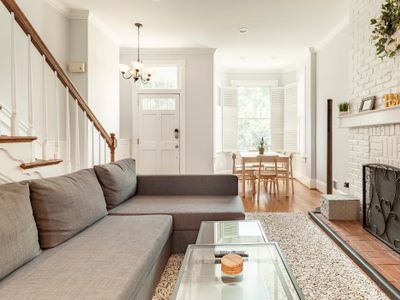 Luxury CapHill Townhouse-Free Parking-Central Loc