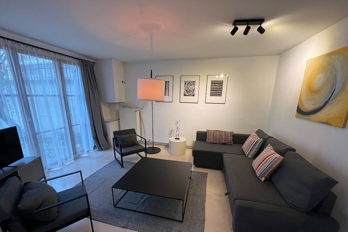 Lovely house in a private garden gallery image 5