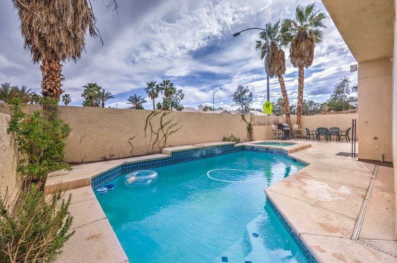 Charming family 5BR/3BR,Pool/Jacuzzi gallery image 4