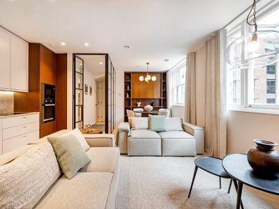 Covent Garden 2 bed, 2 bath duplex