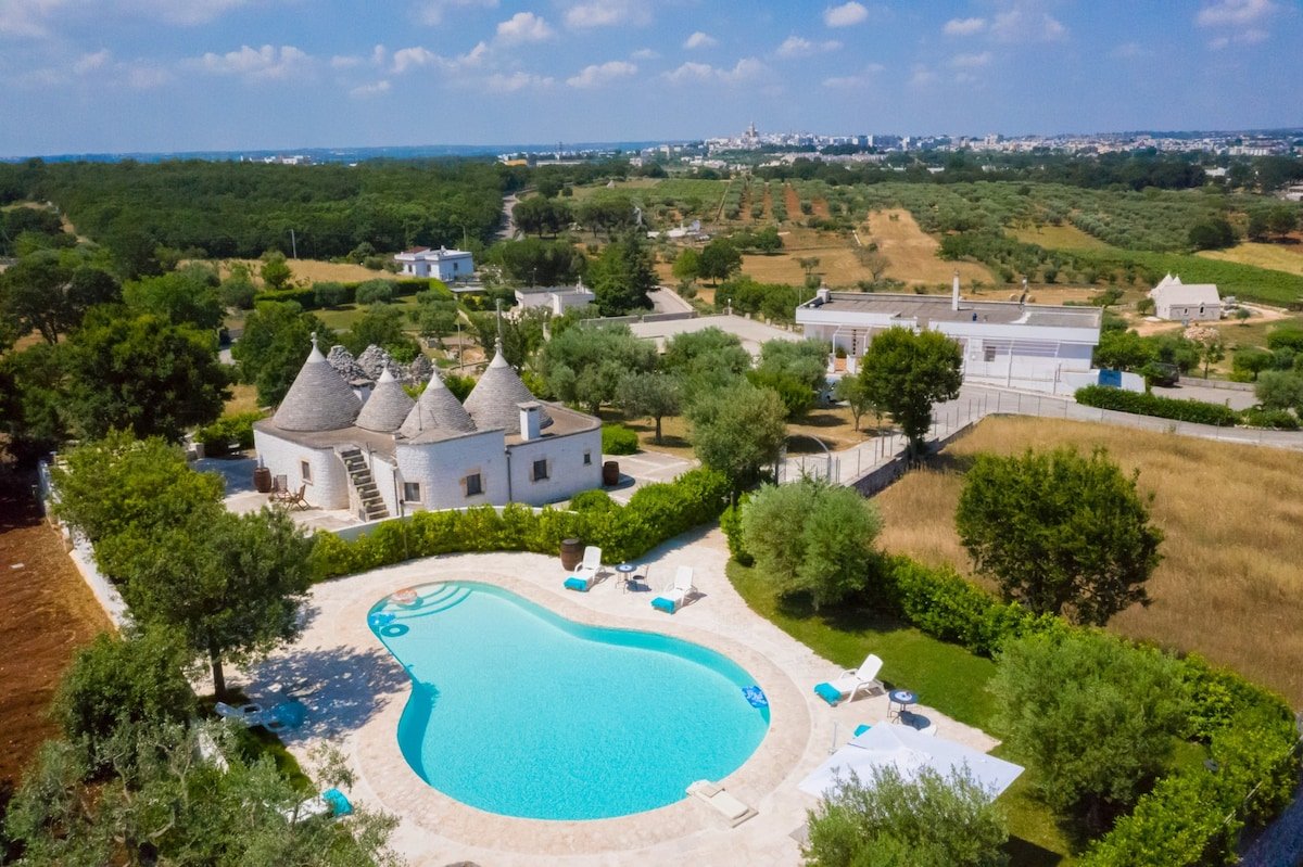 HelloApulia Trulli Albapetra with private pool gallery image 4