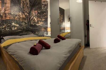 “Rena” Bright & Modern City Center Apartment. 24 gallery image 4