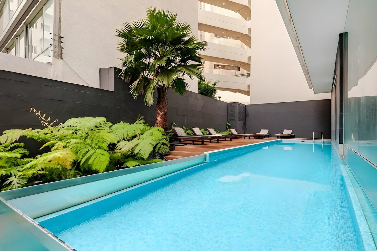 (Top 1%) Condesa Gem: AC, Pool, Gym & Views gallery image 3