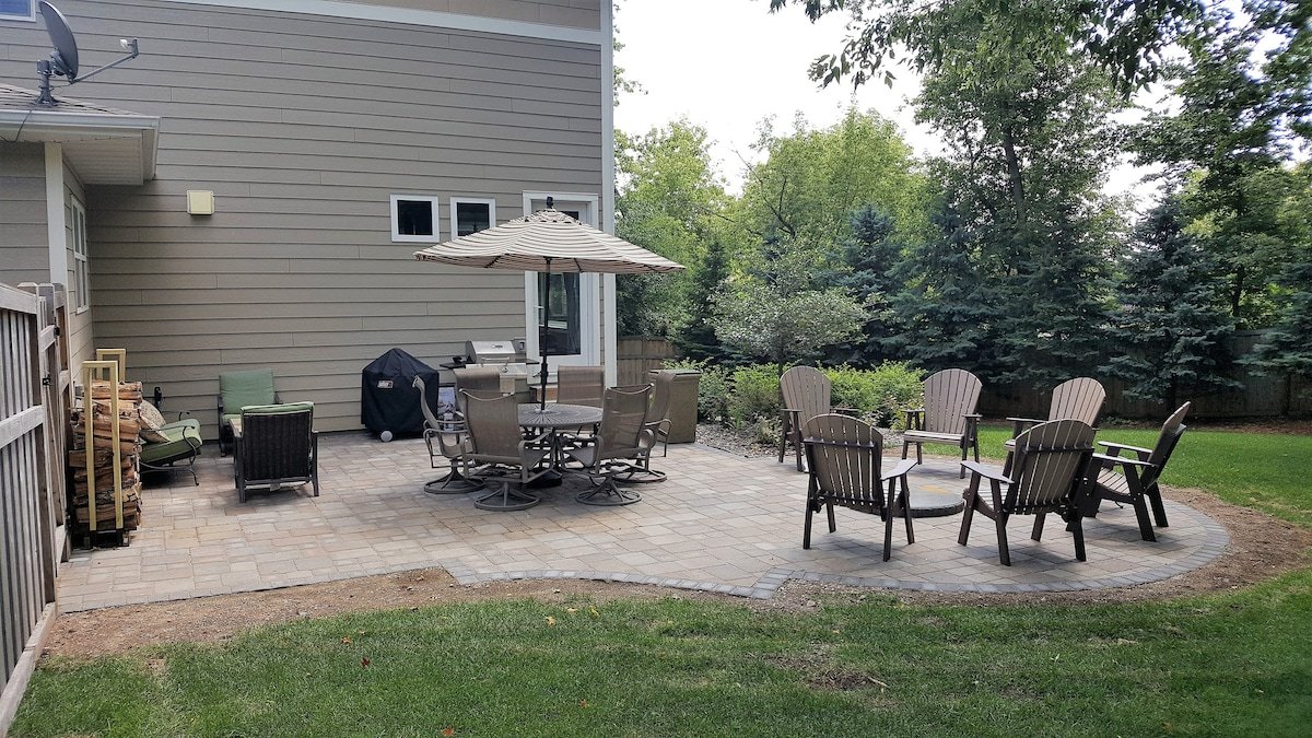 Downtown Wayzata just a short walk to coffee shop gallery image 3