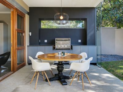 Stylish 2-Bedroom Cottage in Constantia