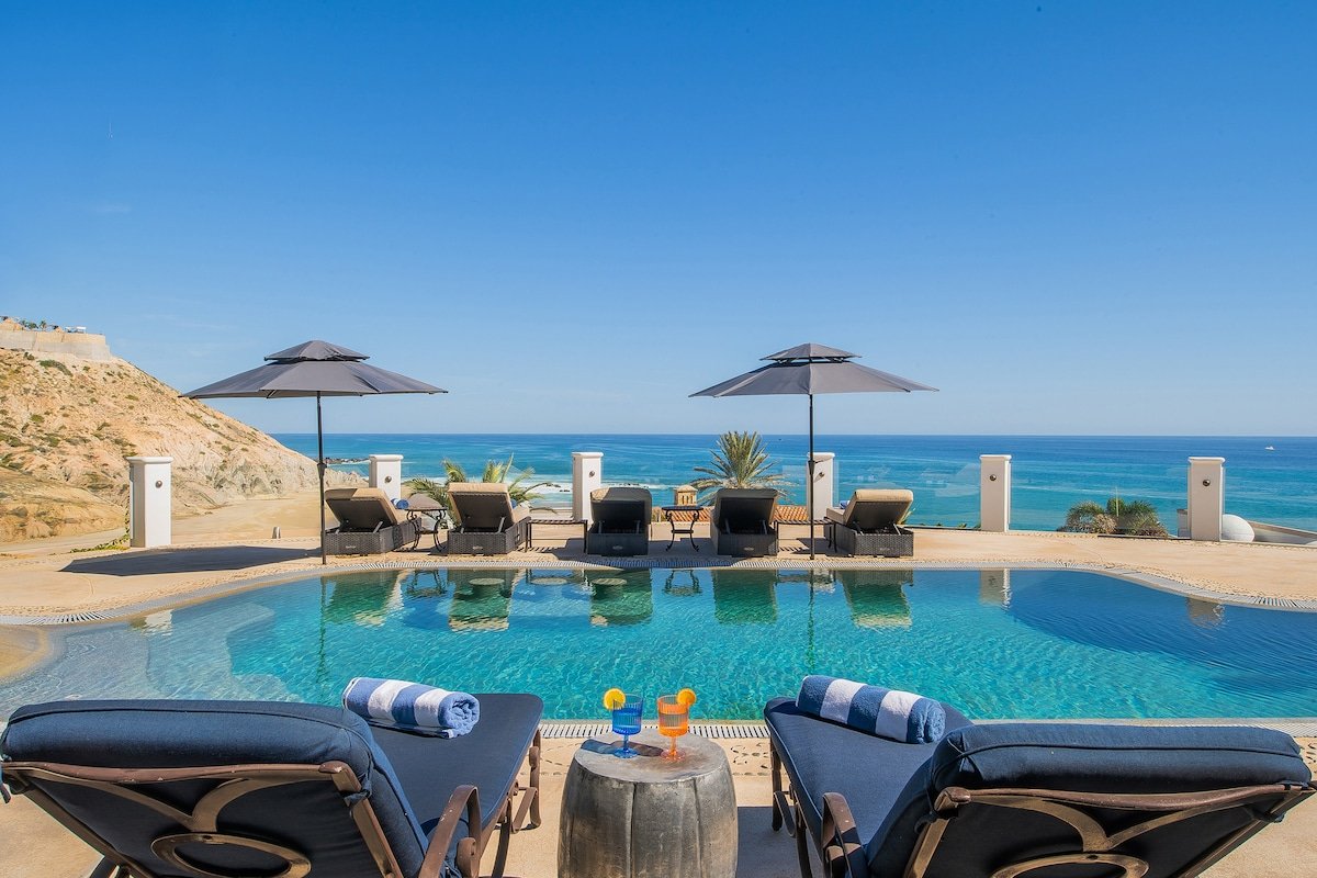 Walk to the Beach: Casa Bellamar de Cabo Colorado