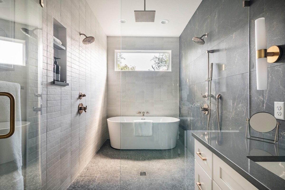 Modern Luxury Home 4 Bd/3 Ba – Mins to Downtown gallery image 4