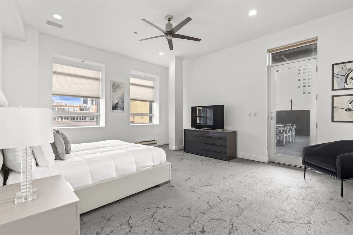 The Aristocrat – 3800 sqft Denver Loft w/ HUGE Pat gallery image 3