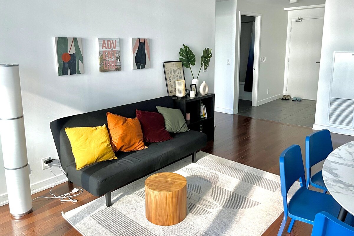 Lovely 3-bedroom Condo by the Lake! gallery image 3