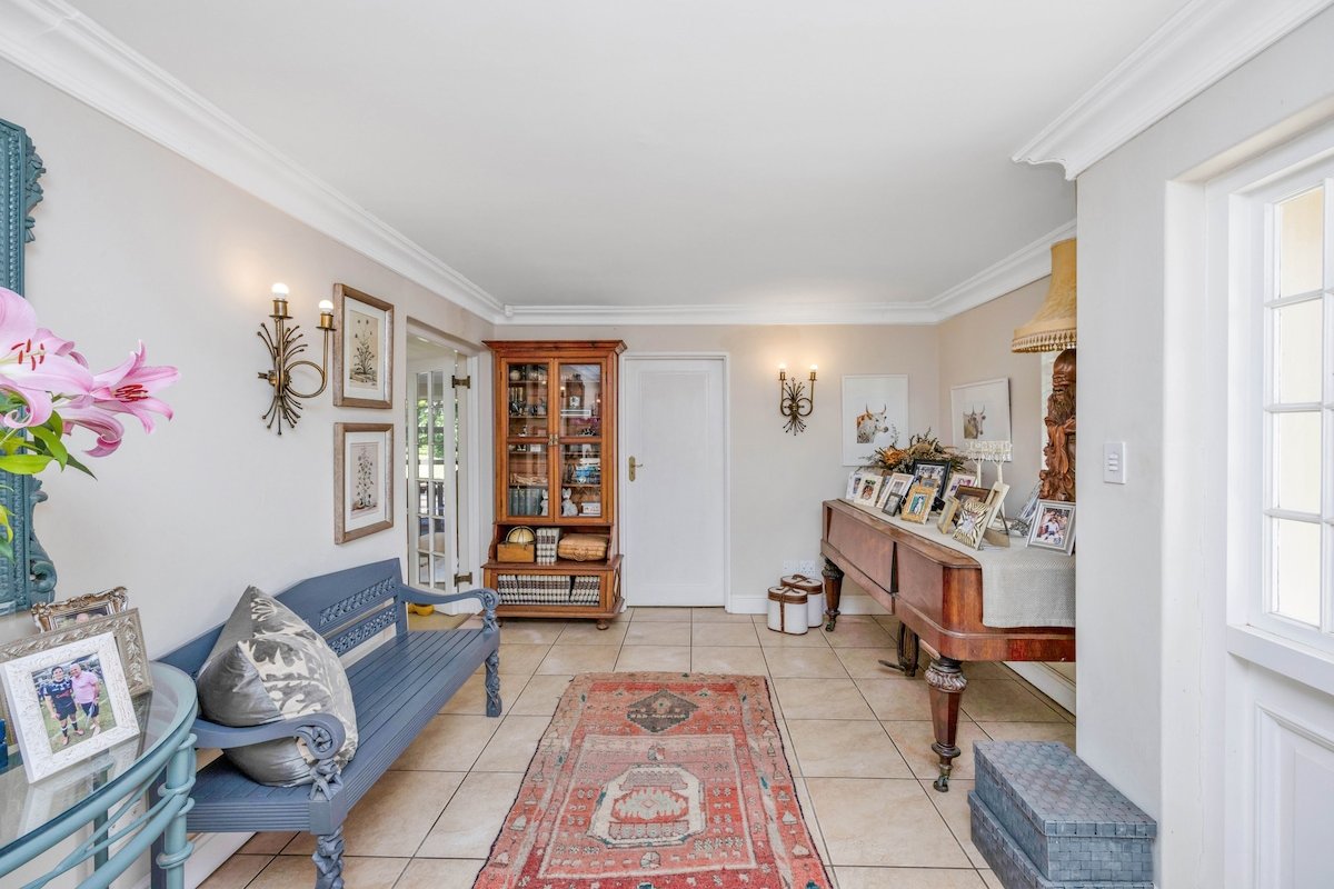 Captivating Constantia Home – Cape Luxury Stay gallery image 4