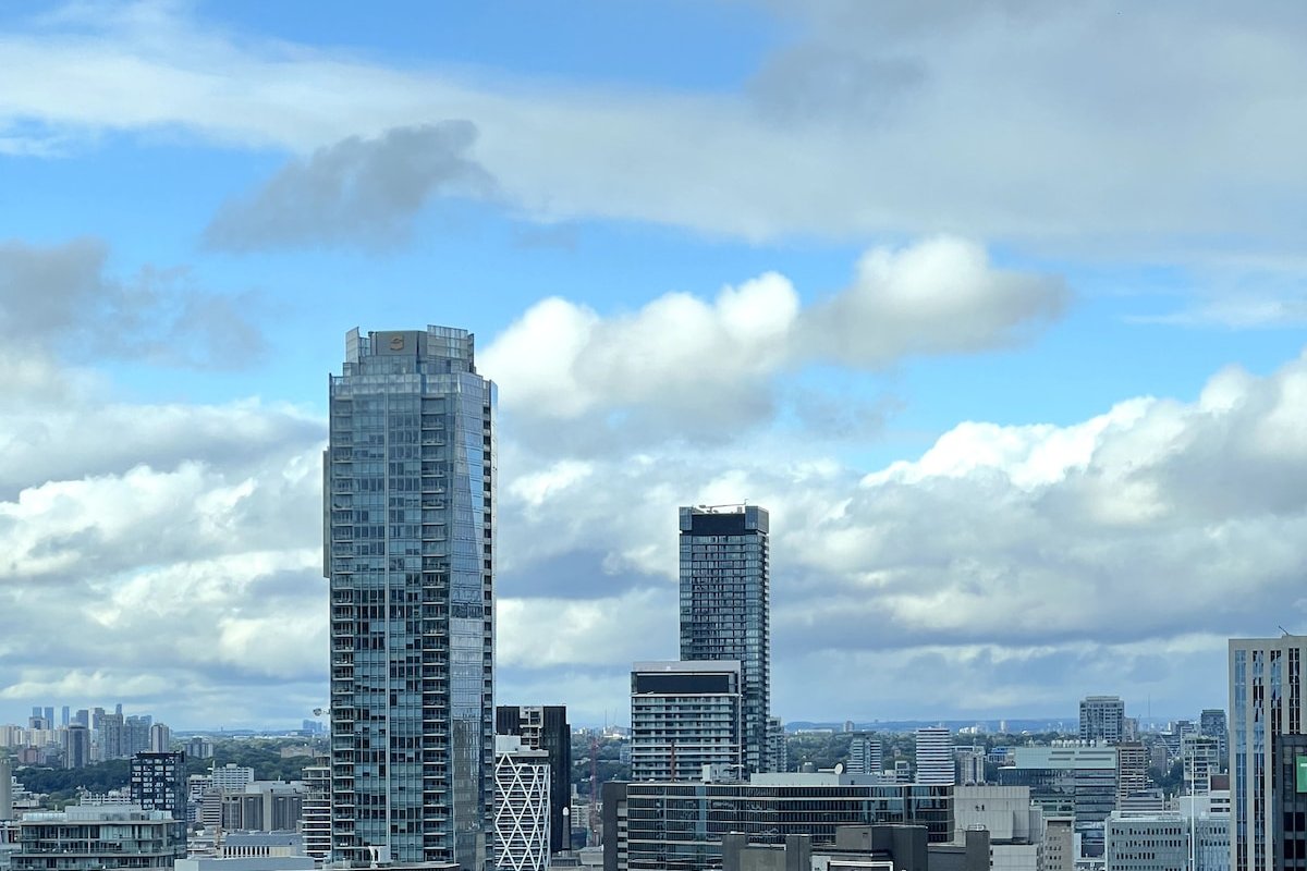 Luxury Downtown 2Bed by ScotiaBank Arena + Parking gallery image 5