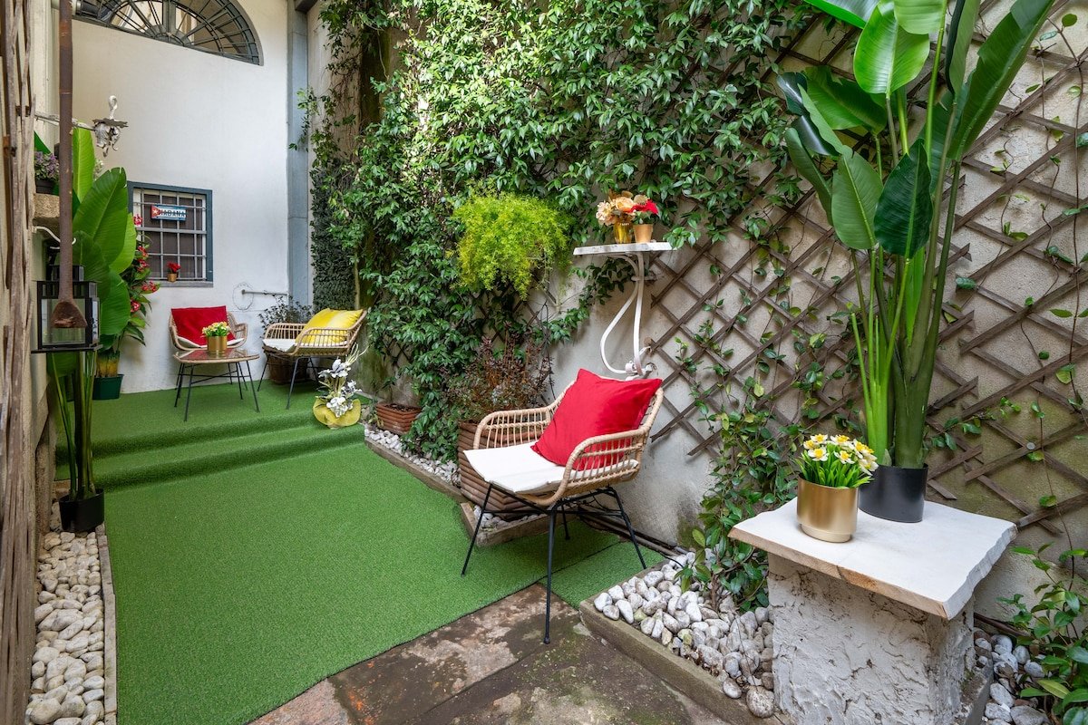 Loft in Cathedral Center- 3 rooms -private garden gallery image 3