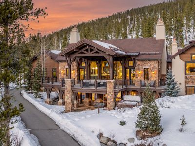 Hot Tub + Ski Shuttle – Switchback Lodge