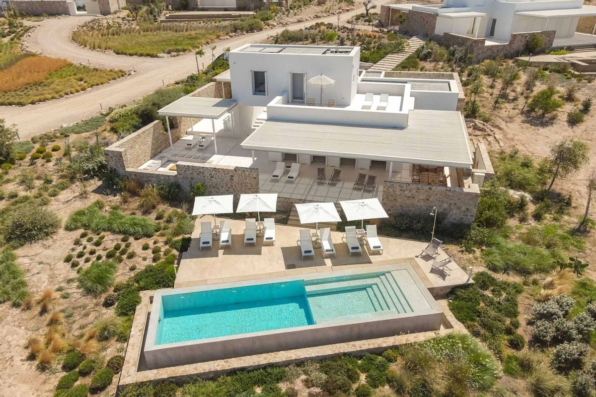 Beachfront Pool Villa – Walking Distance to Naousa gallery image 4