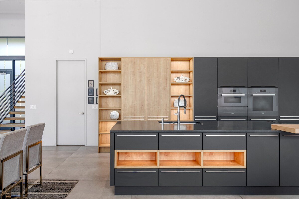 Villa Hayden- Modern Waterfront Gem gallery image 5