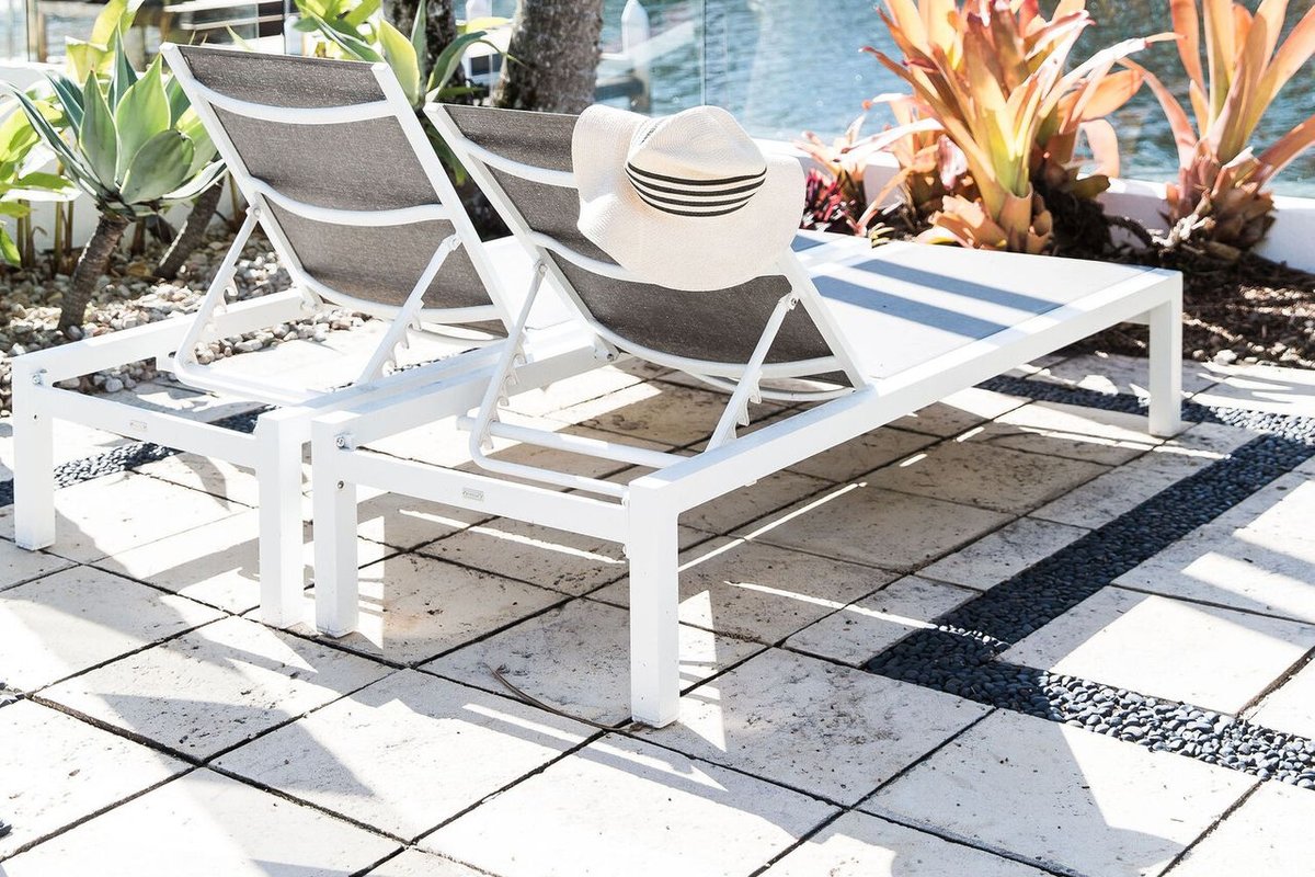 River House – pool – jetty – private beach