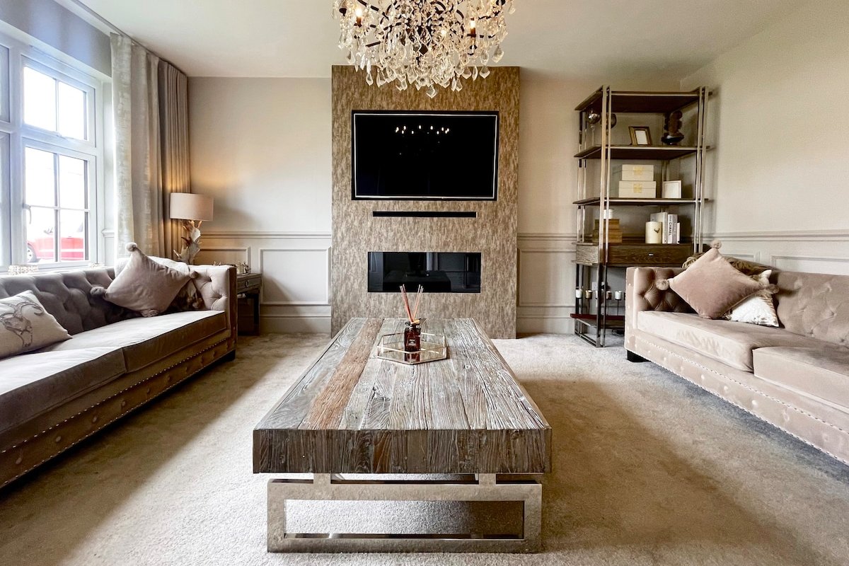 Luxury 5* quiet home close to city + free parking gallery image 3