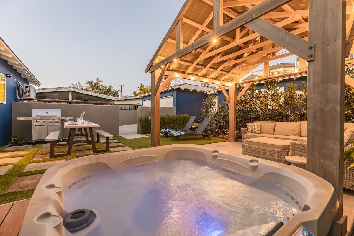 La Jolla Beach Bungalow | 4BR w/ Hot Tub & Casita gallery image 5